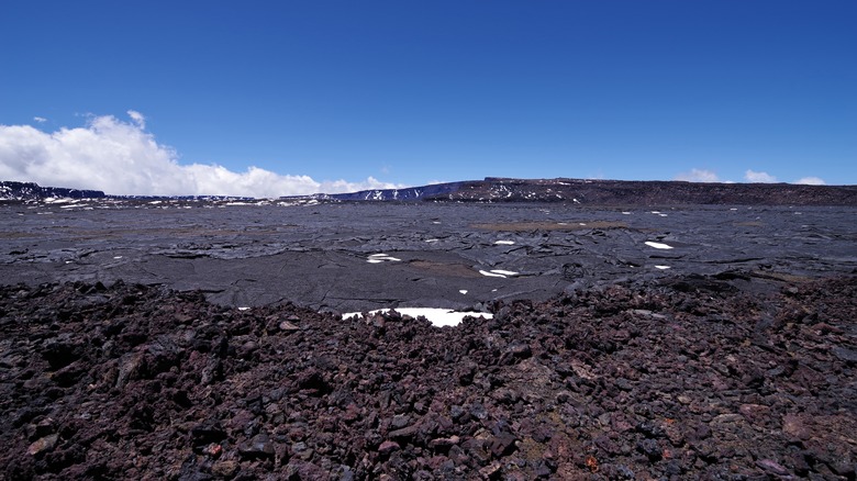 Mokuʻāweoweo caldera on Mauna Loa, Hawaii