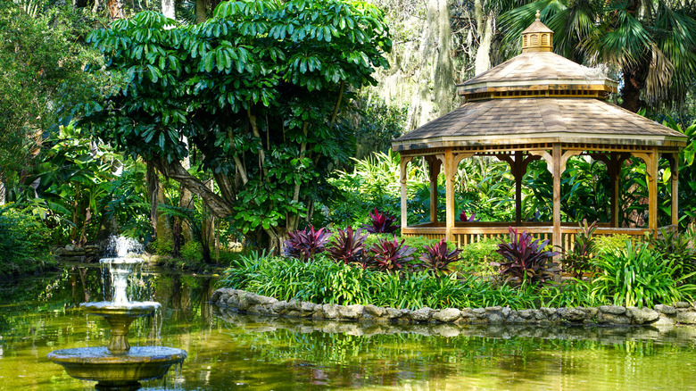 gazebo and fountain at Washington Oaks Gardens State Park in Florida