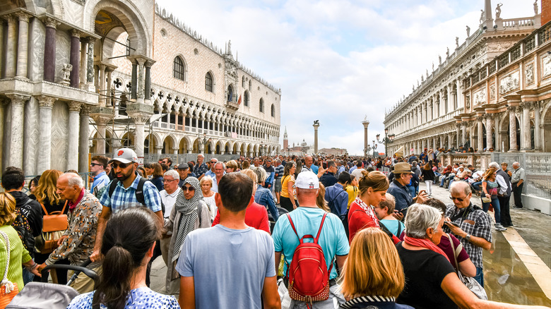 Mass crowds in Venice