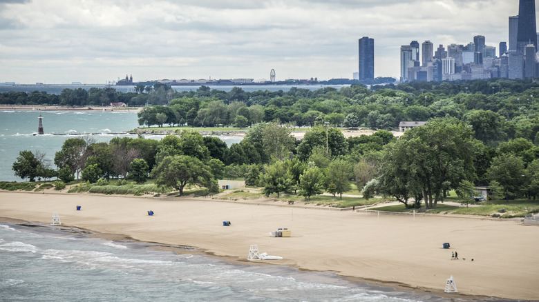 Landscape of the beaches in the Edgewater neighborhood of Chicago