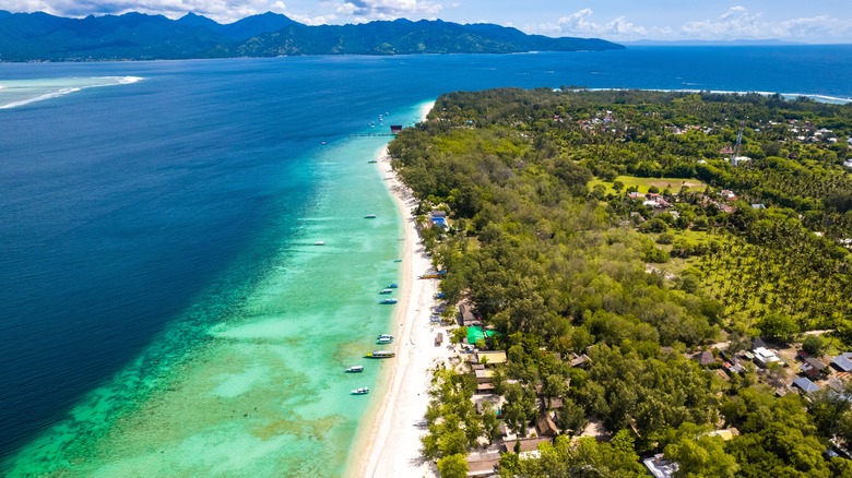 Coral-fringed Gili Meno