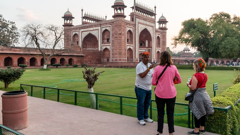 Tourists with Taj Mahal guide