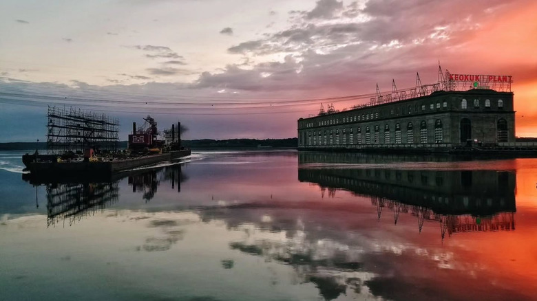 Keokuk, Iowa's power plant near Lock and Dam 19