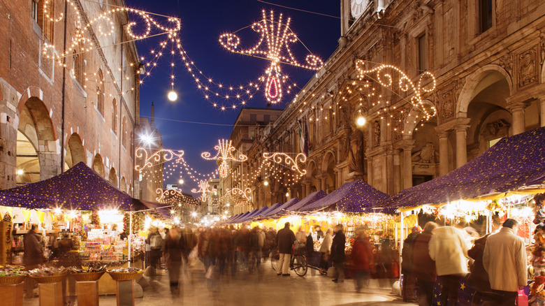 A lively Milan Christmas market