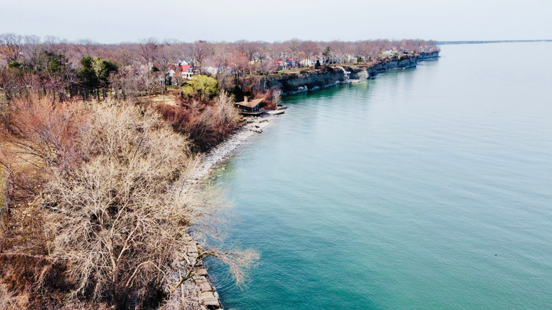 Landscape of Lake Erie coastline in Lakewood