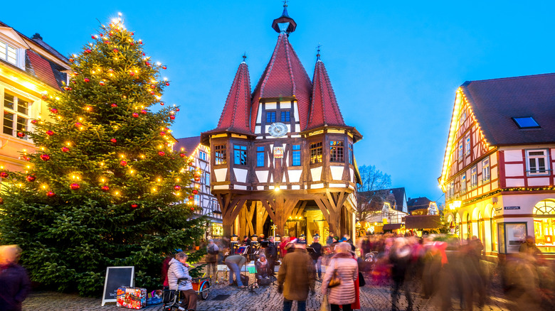 The Michelstadt Christmas Market with the Rathaus in the background