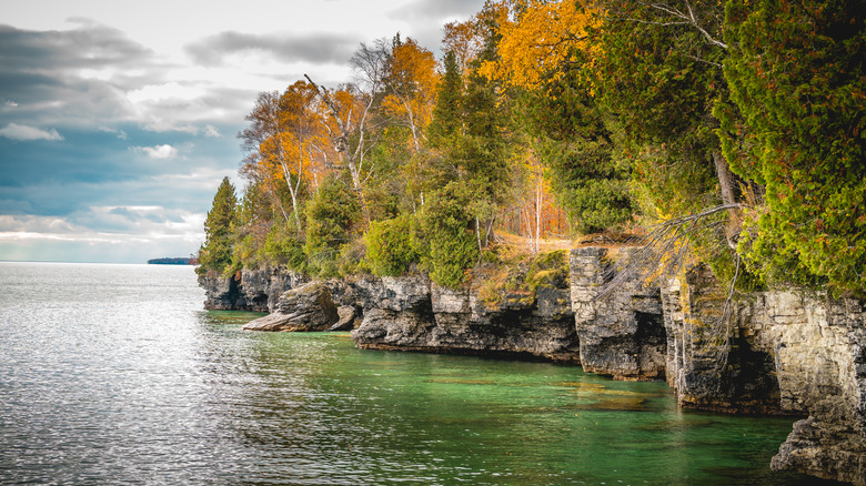 Fall foliage viewpoint Lake Michigan