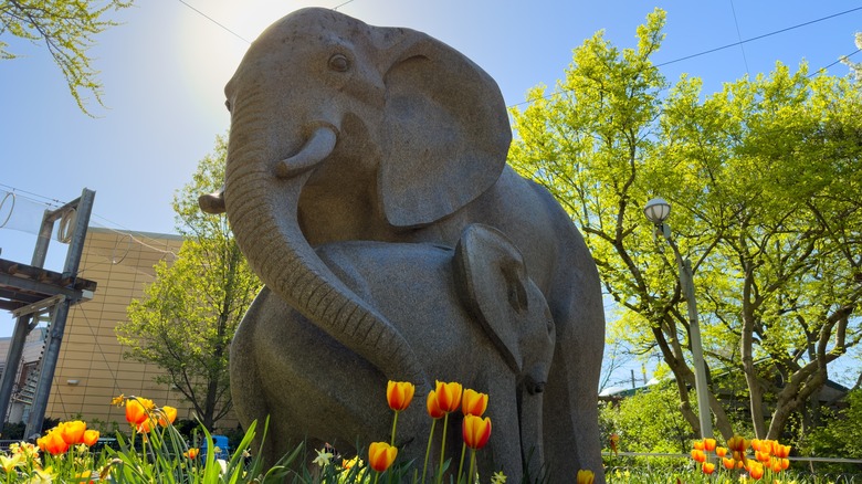 Elephant statue at Philadelphia Zoo