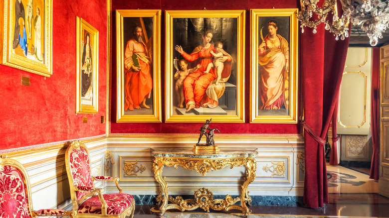 Red palace Palazzo Colonna paintings