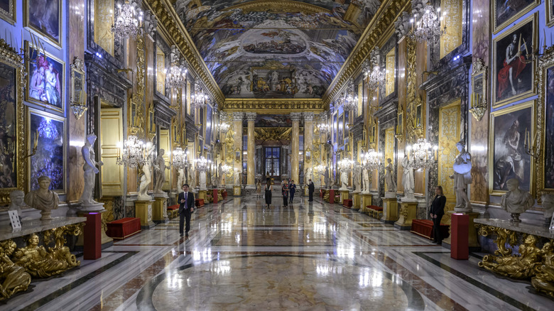 Palazzo Colonna gallery chandelier