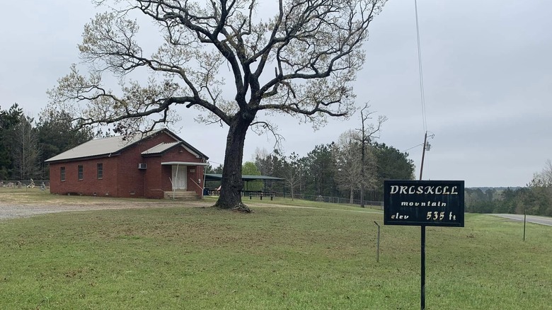 Driskill Mountain sign and trail entrance