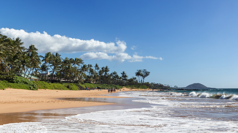 Southern facing view of Keawakapu Beach in Maui, Hawaii