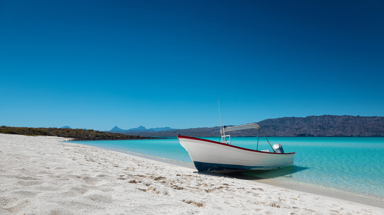 Motor boat on Playa Isla Coronado