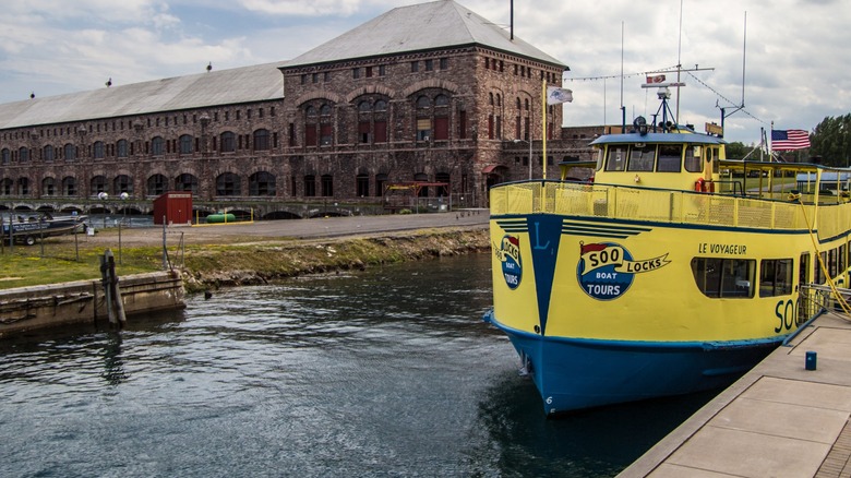 yellow Soo boat tour docked