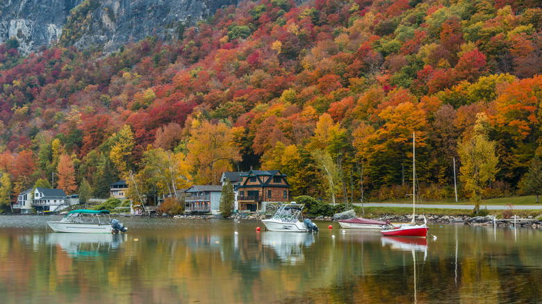 Willoughby lake boats fall foliage