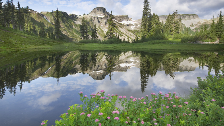 A mountain and lake in the North Cascades of Washington