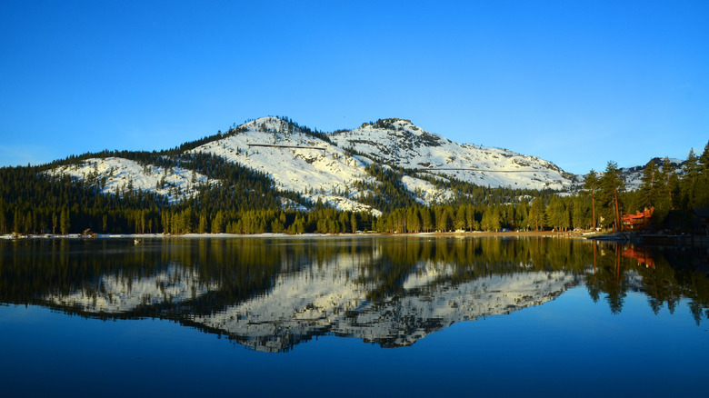 Viewpoint of the alpine Donner Lake in California with mountains reflected in the water