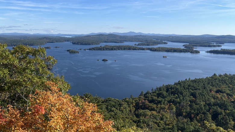 Rattlesnake Mountain Trailhead overlook lake view