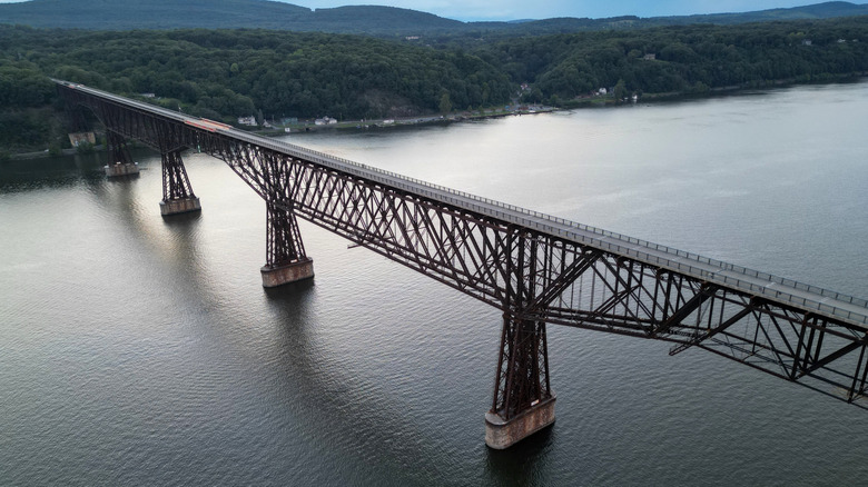 Walkway over the Hudson River in New York with trees in the background