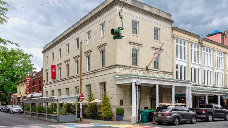 Hotel Kinsley on street corner