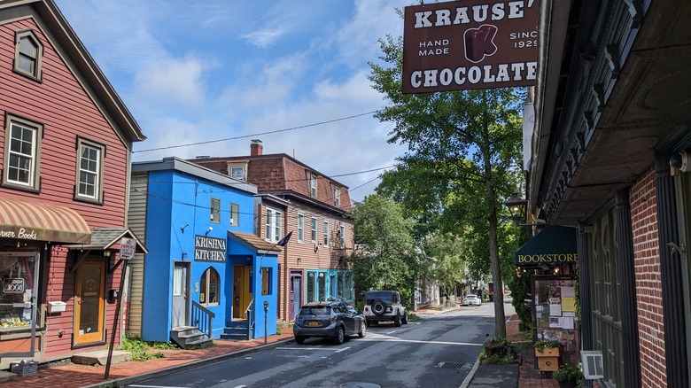 historic street in new paltz