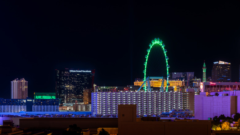 The glowing High Roller Observation Wheel at night