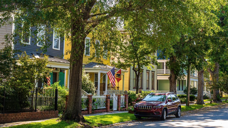 Quiet residential street of historic homes in New Bern, NC