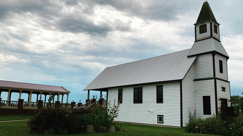 The exterior view of South River Vineyard