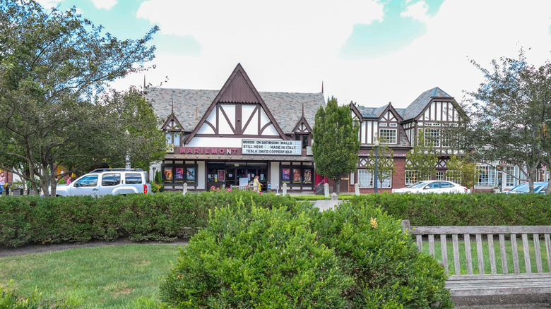 Ohio's Secret Picturesque Tree-Lined Community Feels Like Stepping Into ...