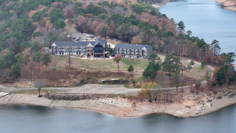 Aerial view of large resort on Broken Bow Lake in Hochatown