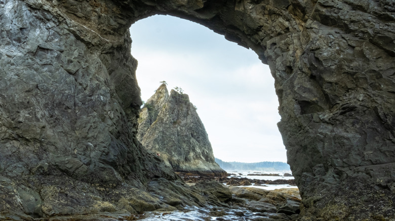 Hole in the Wall north of Rialto Beach in Washington's Olympic National Park