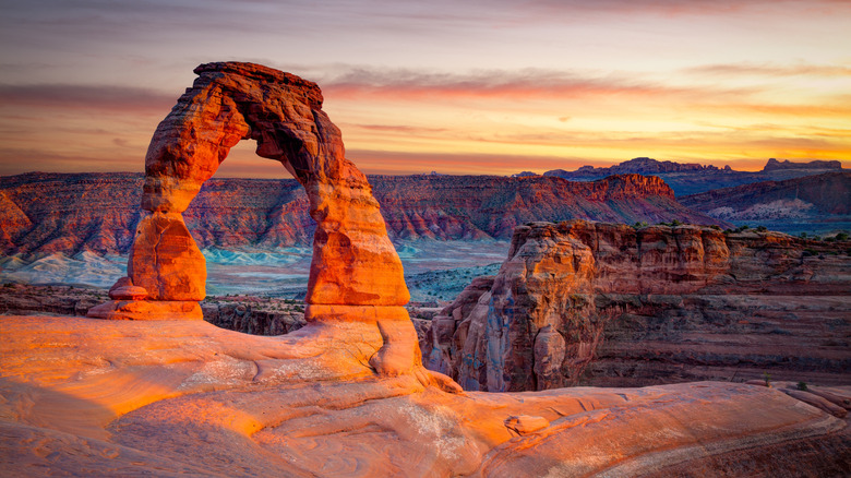 Arches National Park's Delicate Arch rock landscape