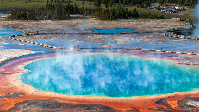 Rainbow hot spring Yellowstone