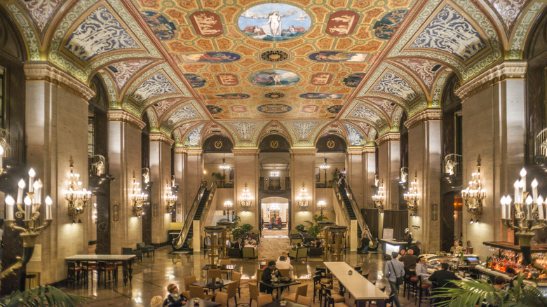 Palmer House Hilton Hotel lobby