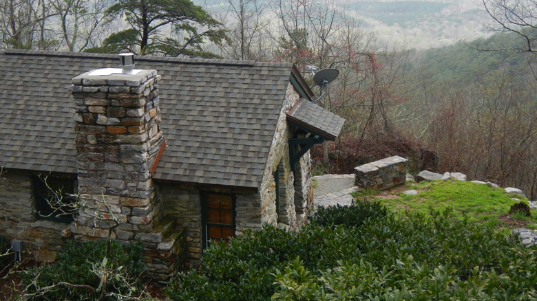 View of a cabin on the western bluff of Cheaha State Park in Alabama