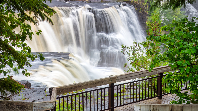 Kakabeka Falls and viewing platform in the summer