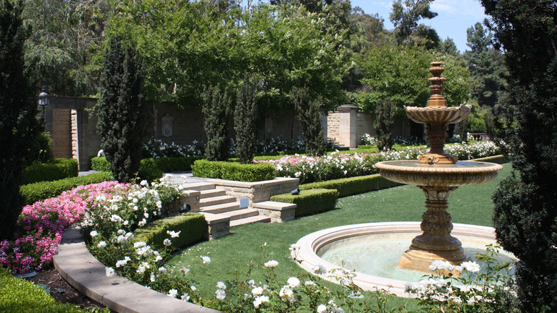 Gardens and a fountain at Greystone Mansion