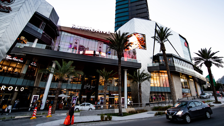 Exterior of Fashion Drive in San Pedro Garza García