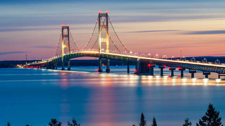 Night view of Mackinac Bridge