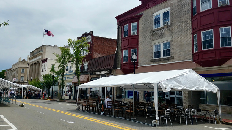 Outdoor diners in Ridgewood