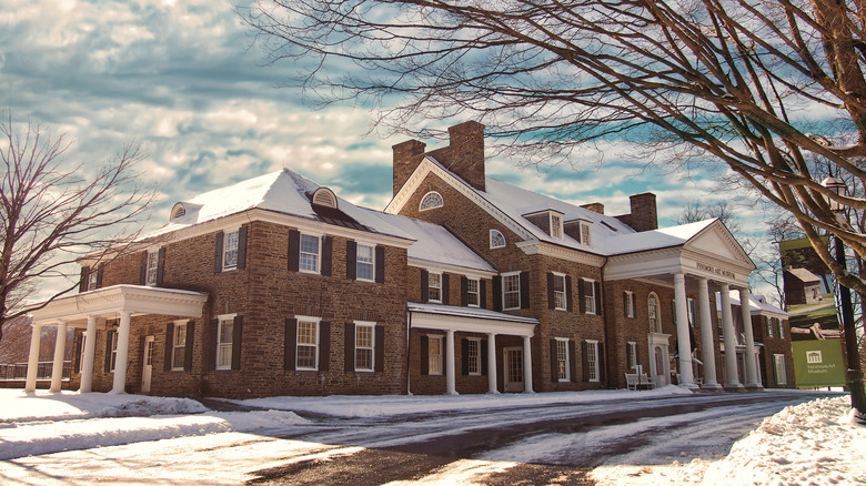 Fenimore Art Museum exterior during wintertime