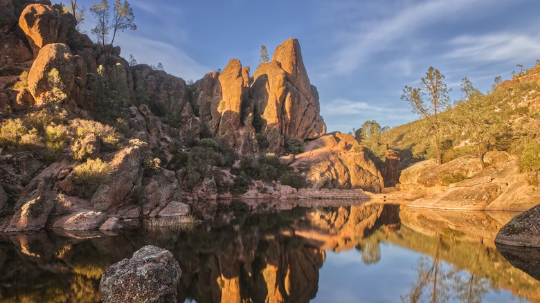 Pinnacles National Park at Bear Gulch Reservoir