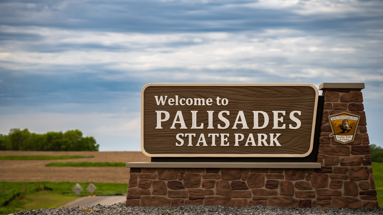 The Palisades State Park welcome sign