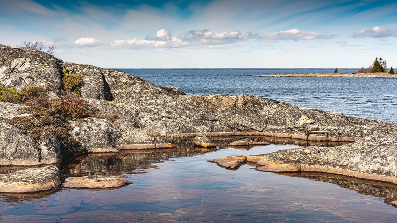 rock pools on Holmön with sea in background