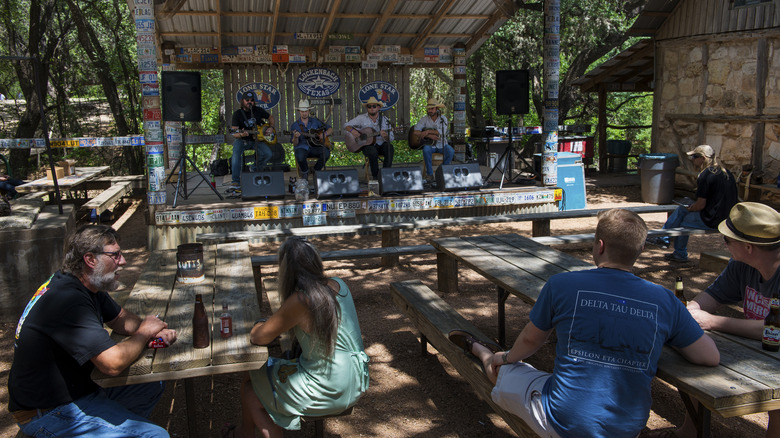 Luckenbach concert under the oaks