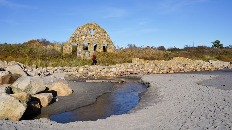 Scarborough State Beach and carriage house remains