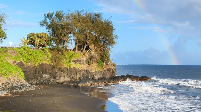 Plage de Papenoo with Rainbow