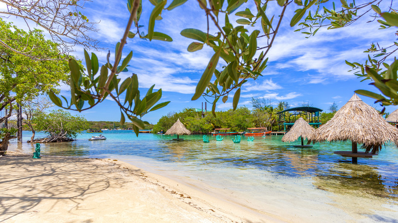 Idyllic beach of Roatán