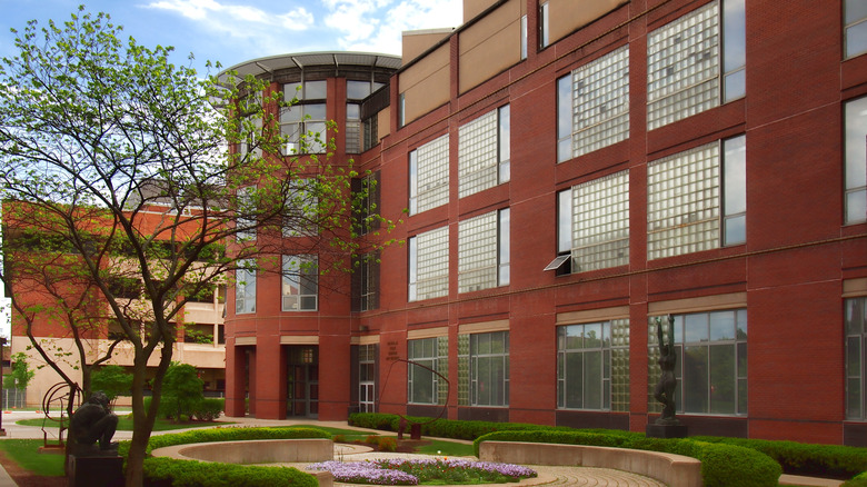 Syracuse University Art Museum exterior landscape