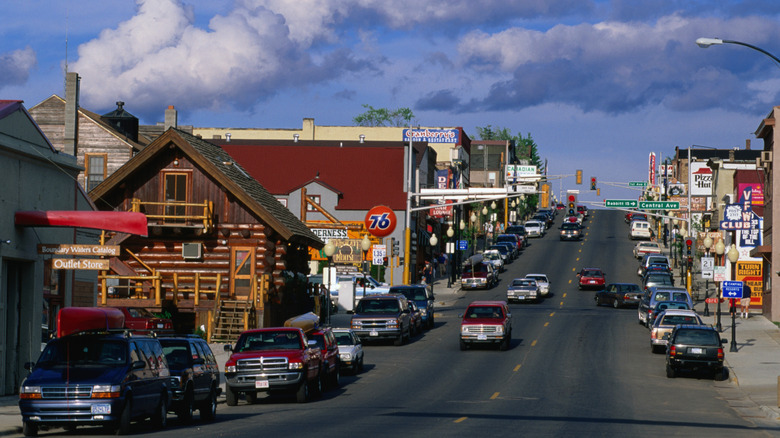 Buildings and cars driving in downtown Ely, Minnesota